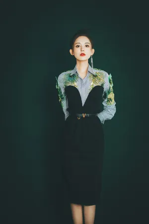 古力娜扎收腰连衣裙性感写真图片_7