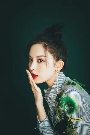 古力娜扎收腰连衣裙性感写真图片_9