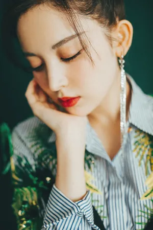 古力娜扎收腰连衣裙性感写真图片_10