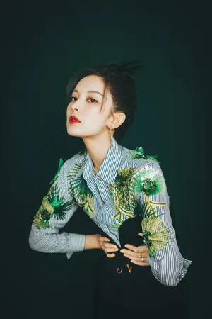 古力娜扎收腰连衣裙性感写真图片_11