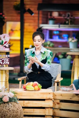 古力娜扎最新性感综艺剧照图片
