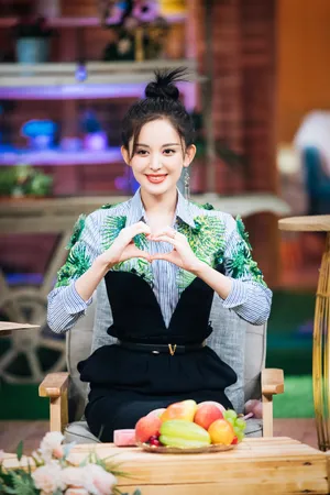 古力娜扎最新性感综艺剧照图片_4