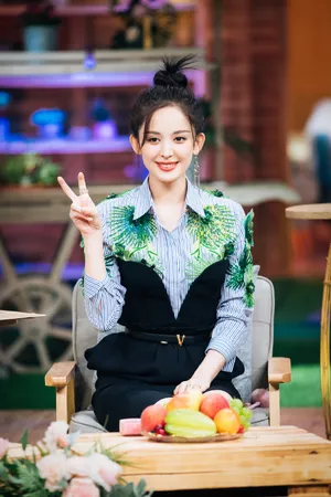 古力娜扎最新性感综艺剧照图片_8