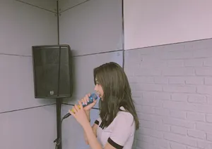 舒一灵蝴蝶衬衣元气生活照图片_3