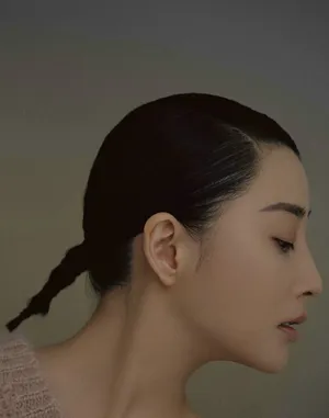 殷桃齐刘海时尚杂志写真图片_5