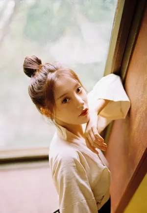 安泳畅丸子头甜美写真图片