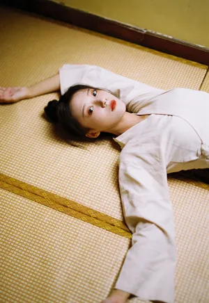 安泳畅丸子头甜美写真图片_3