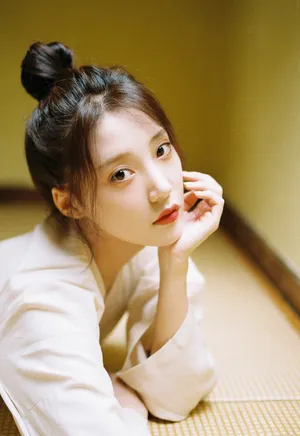 安泳畅丸子头甜美写真图片_4