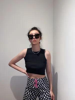甜酷女孩赵小棠性感摆拍照图片_3