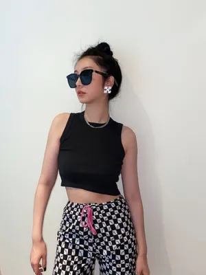 甜酷女孩赵小棠性感摆拍照图片_5