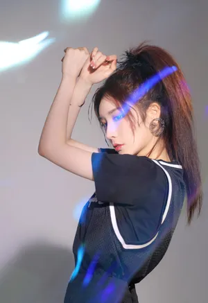 戴燕妮绝美侧颜写真图片_2