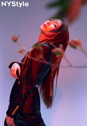 戴燕妮紫发性感写真图片_2