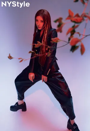 戴燕妮紫发性感写真图片_4