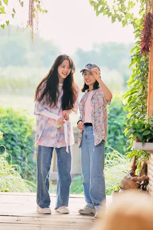 张子枫欧阳娜娜田园写真