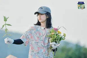 张子枫欧阳娜娜田园写真_4