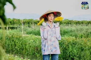张子枫欧阳娜娜田园写真_5