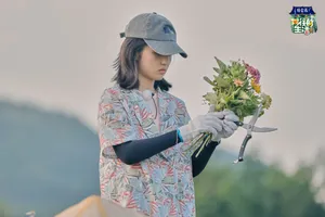 张子枫欧阳娜娜田园写真_12