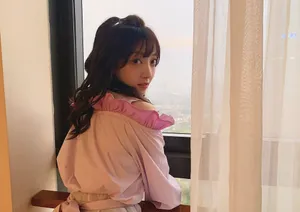 范薇粉裙甜美生活照图片第7张