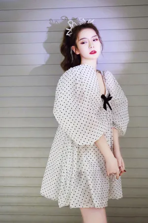 戚薇蝴蝶结双马尾写真图片_3