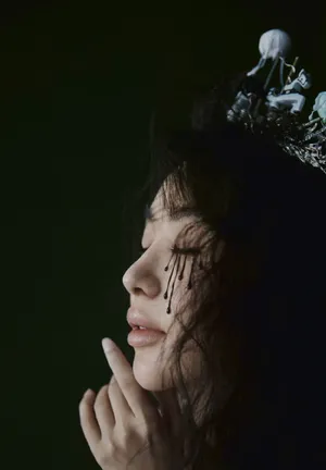 李菲儿性感冷艳黑白写真图片_3