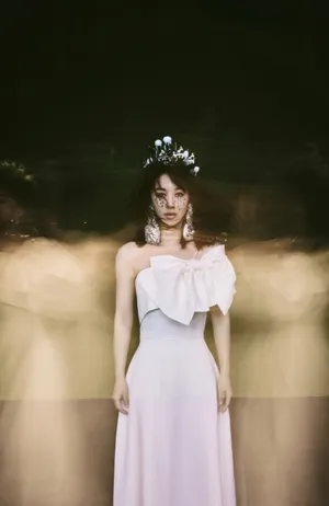 李菲儿性感冷艳黑白写真图片_8