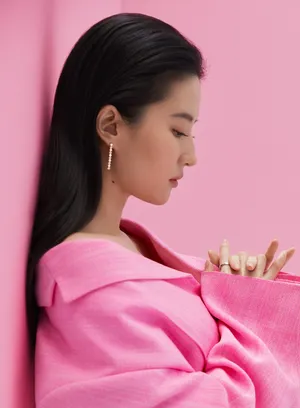 刘亦菲性感时尚写真花絮图片