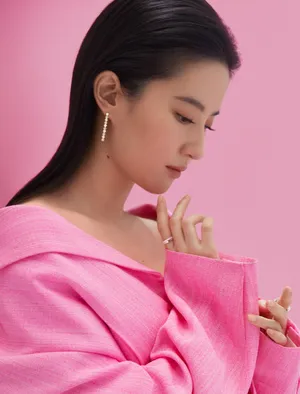 刘亦菲性感时尚写真花絮图片_2