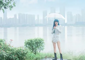 程潇浮雕镂空裙性感写真图片