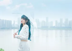 程潇浮雕镂空裙性感写真图片_5
