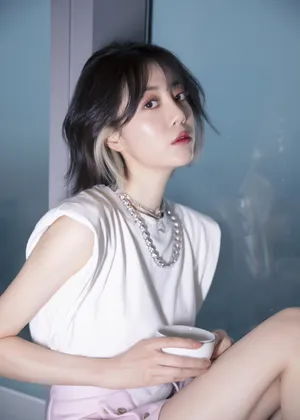 李溪芮性感挑染短发写真图片_4