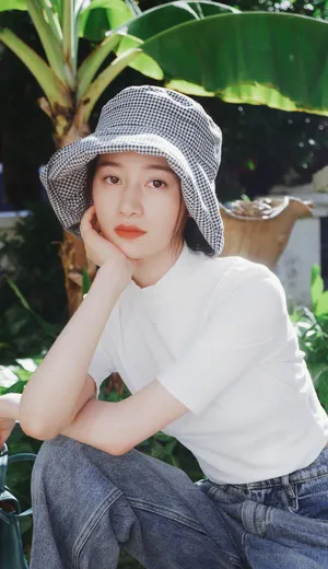 郭晓婷渔夫帽甜美写真图片_1