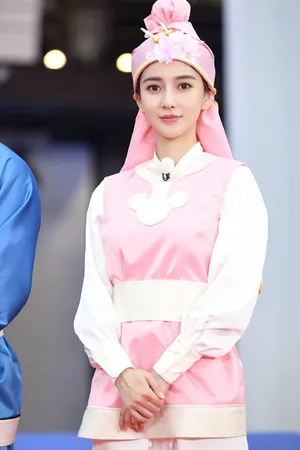 angelababy《奔跑吧》羊角辫剧照图片第7张