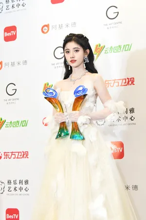 鞠婧祎东方风云榜舞台照图片_3