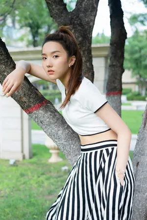 苏晓彤露腰清凉夏日写真图片_2