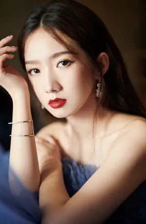 孟美岐蓝色纱裙唯美写真图片_2