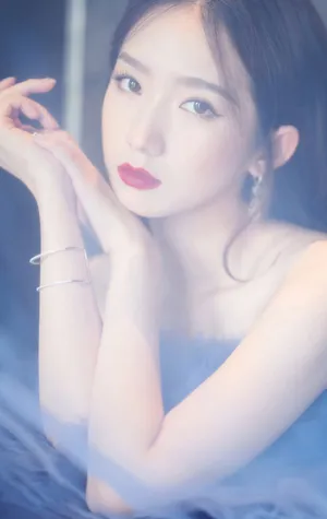 孟美岐蓝色纱裙唯美写真图片_3