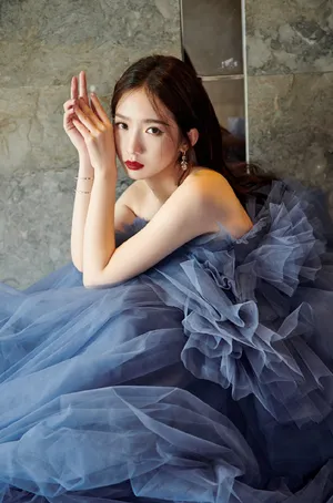 孟美岐蓝色纱裙唯美写真图片_5