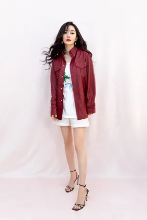 杨幂红色皮衣酷美写真图片_5