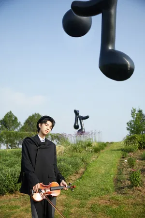 王俊凯清爽文艺写真图片_4