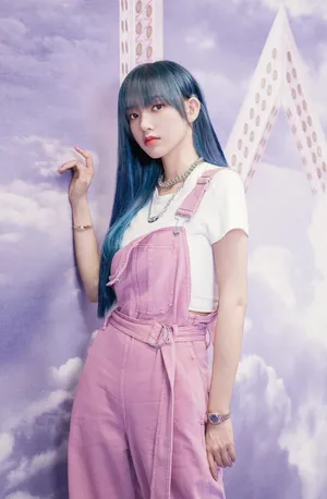程潇粉色背带裤甜美写真图片_4