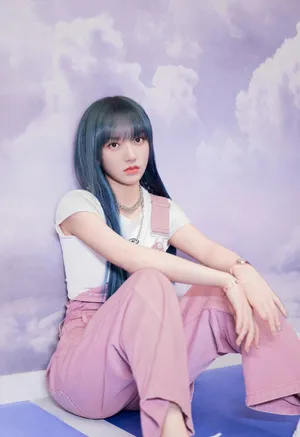 程潇粉色背带裤甜美写真图片_5