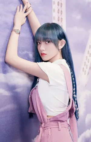 程潇粉色背带裤甜美写真图片_7