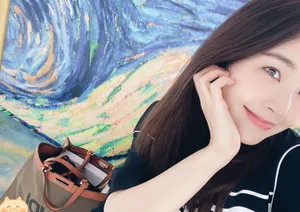 张佳宁性感养眼自拍图片_1