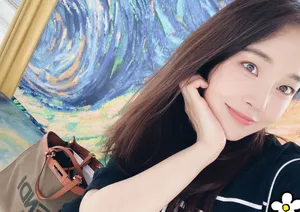 张佳宁性感养眼自拍图片_3