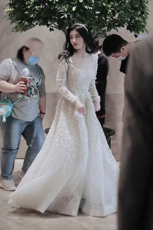 鞠婧祎纱裙仙气红毯照图片_3