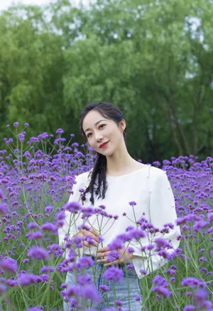 韩雪花间优雅性感写真图片