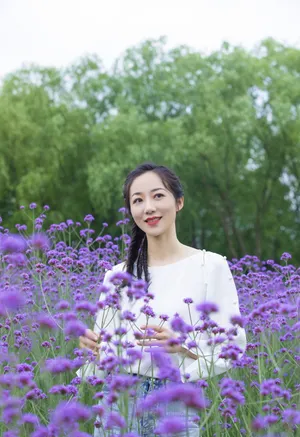 韩雪花间优雅性感写真图片_1