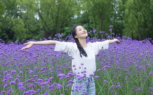 韩雪花间优雅性感写真图片_10