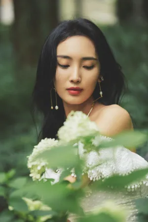 王紫璇花香少女写真图片