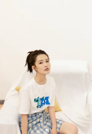 李沁白T清新甜美写真图片